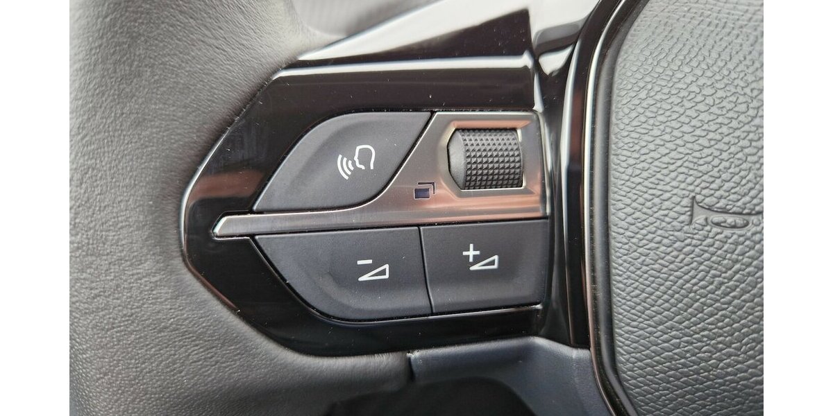 Peugeot 208 Allure Pack LED APP ACC SHZ i-Cockpit Kamera 21.500 km 15.850 &euro; Garrel 49681