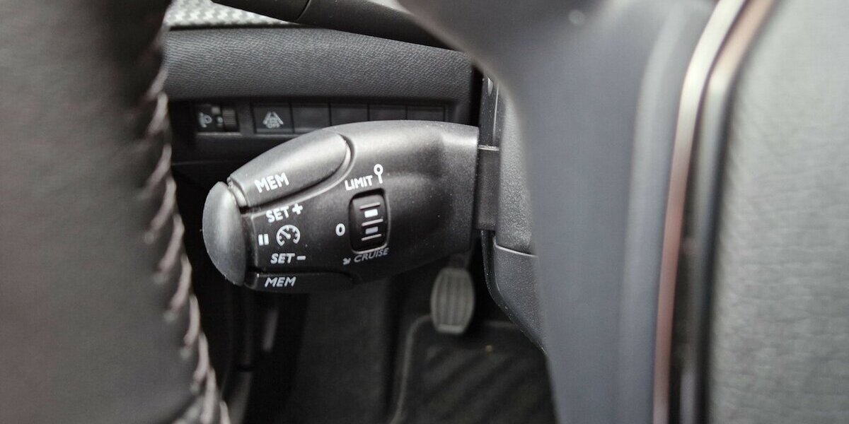 Peugeot 208 Allure Pack LED APP ACC SHZ i-Cockpit Kamera 21.500 km 15.850 &euro; Garrel 49681