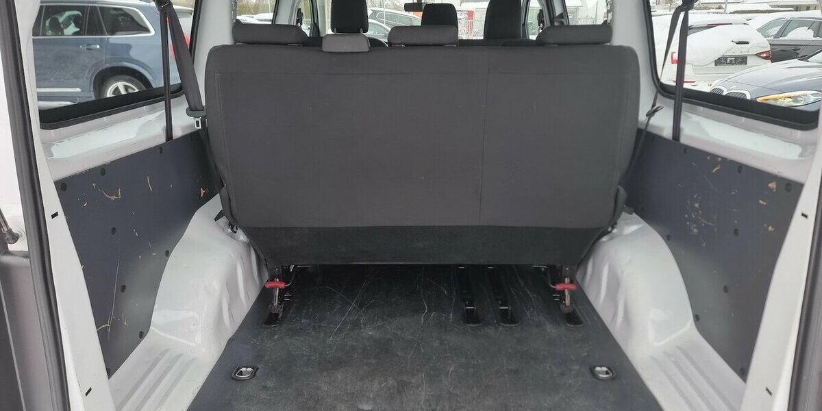 Opel Zafira Life Edition M Vivaro 9-Sitzer Automatik 87.900 km 27.900 &euro; Garrel 49681