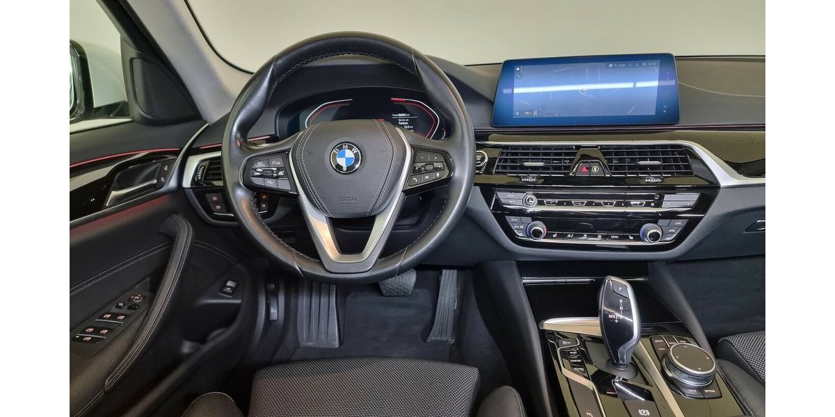 BMW 520d SportLine LED AHK ACC Navi Kamera Hifi 89.900 km 27.450 &euro; Garrel 49681