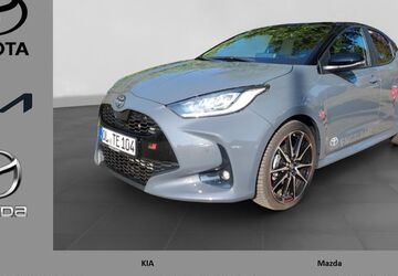 Toyota Yaris 2.500 km 32.950 &euro; Oldenburg 26125