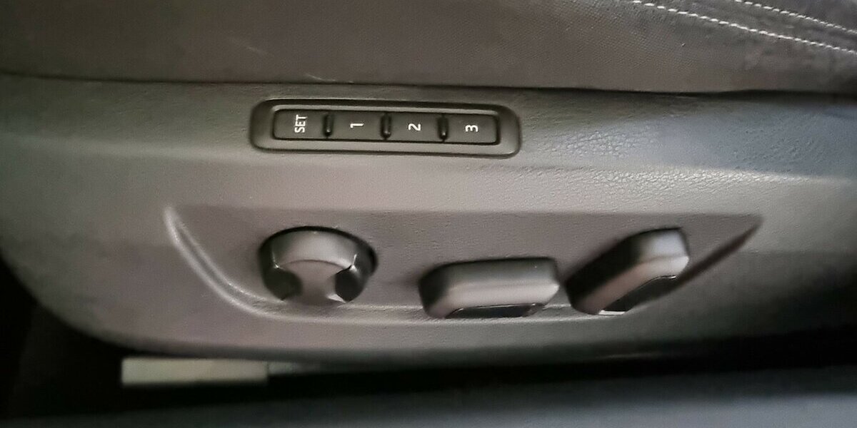 Skoda Superb Style Bi-Xenon AHK ACC SHZ Navi Tempomat 123.550 km 18.850 &euro; Garrel 49681