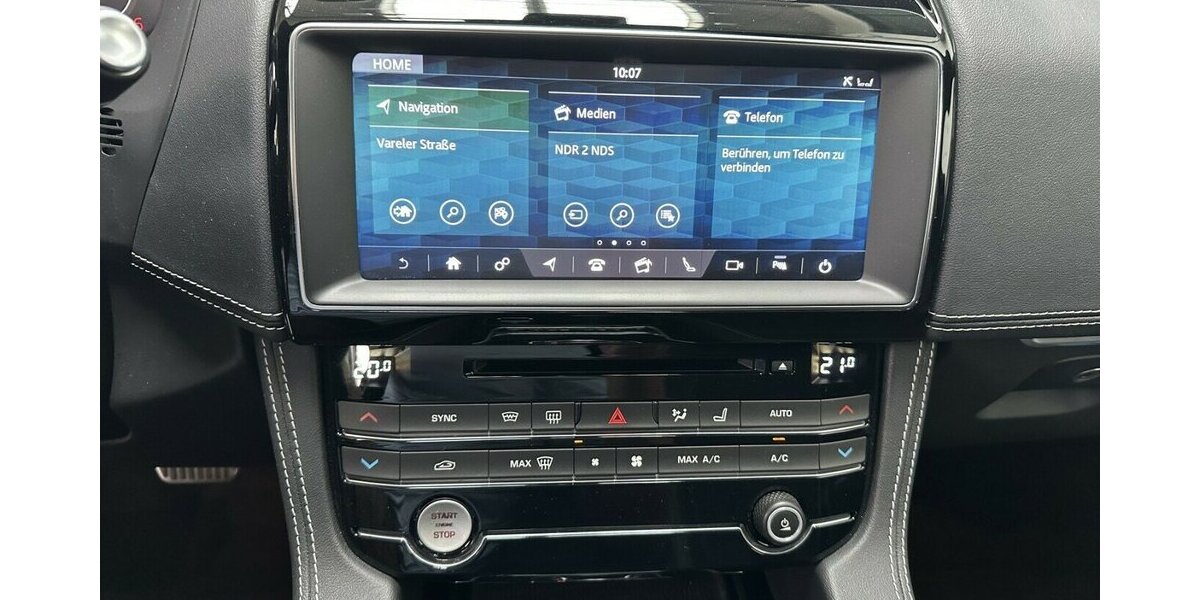 Jaguar F-Pace 3,0 D AWD R-Sport +AHK+Panorama+Navi+Kamera 92.200 km 27.990 &euro; Jaderberg 26349