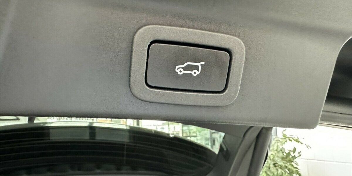 Jaguar F-Pace 3,0 D AWD R-Sport +AHK+Panorama+Navi+Kamera 92.200 km 27.990 &euro; Jaderberg 26349