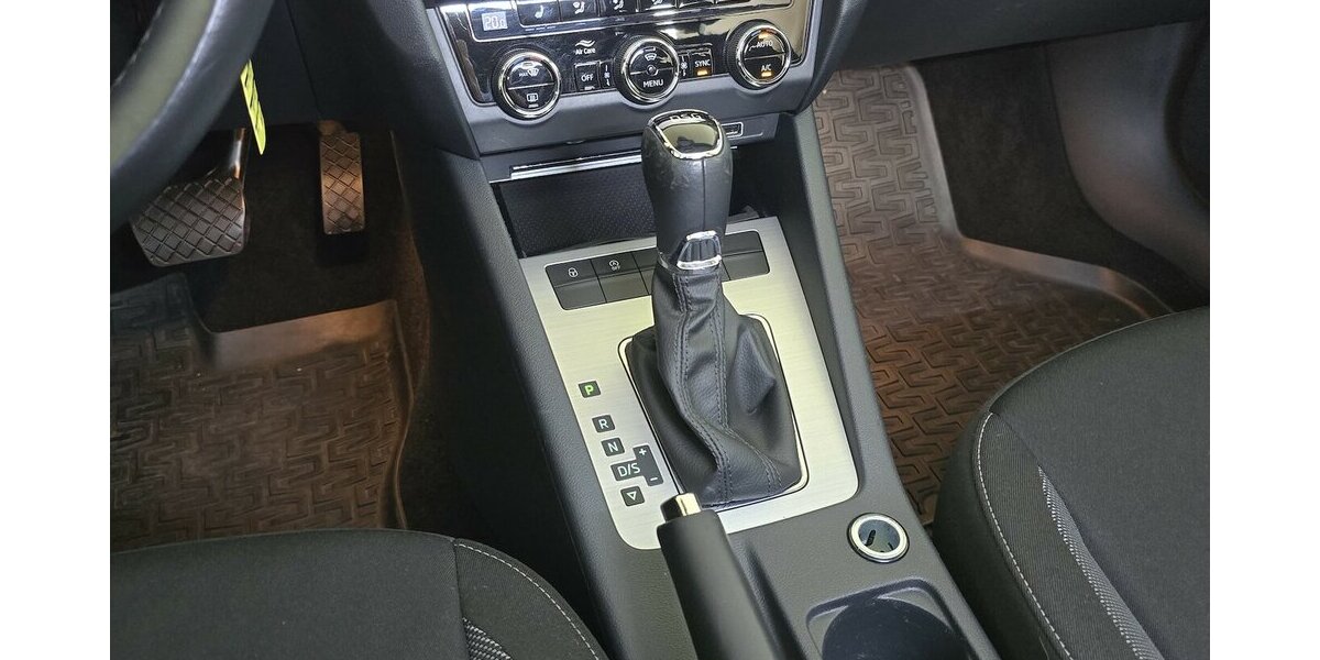 Skoda Octavia Amb. DSG LED ACC AHK Navi Klima Kamera 94.800 km 18.450 &euro; Garrel 49681