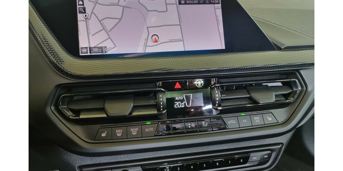 BMW 116d Sport Line DSG LED Live Cockpit Klima Pano 71.300 km 23.900 &euro; Garrel 49681