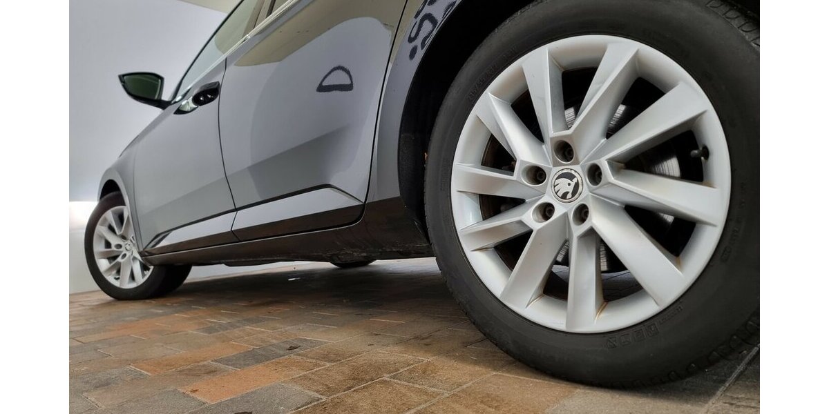 Skoda Superb Style Bi-Xenon AHK ACC SHZ Navi Tempomat 123.550 km 18.850 &euro; Garrel 49681