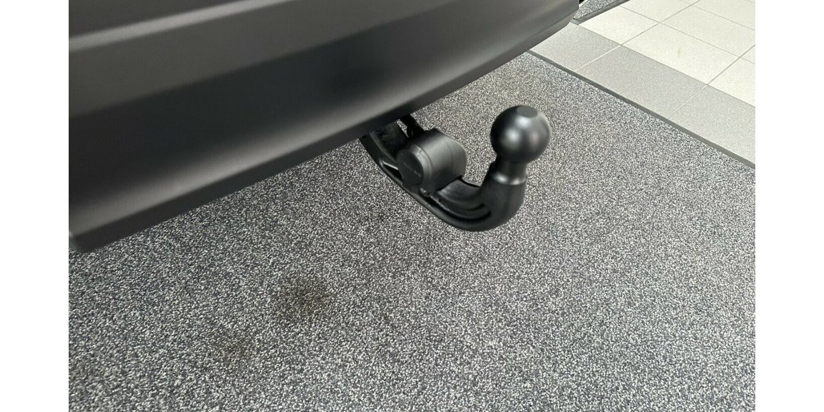 Jaguar F-Pace 3,0 D AWD R-Sport +AHK+Panorama+Navi+Kamera 92.200 km 27.990 &euro; Jaderberg 26349