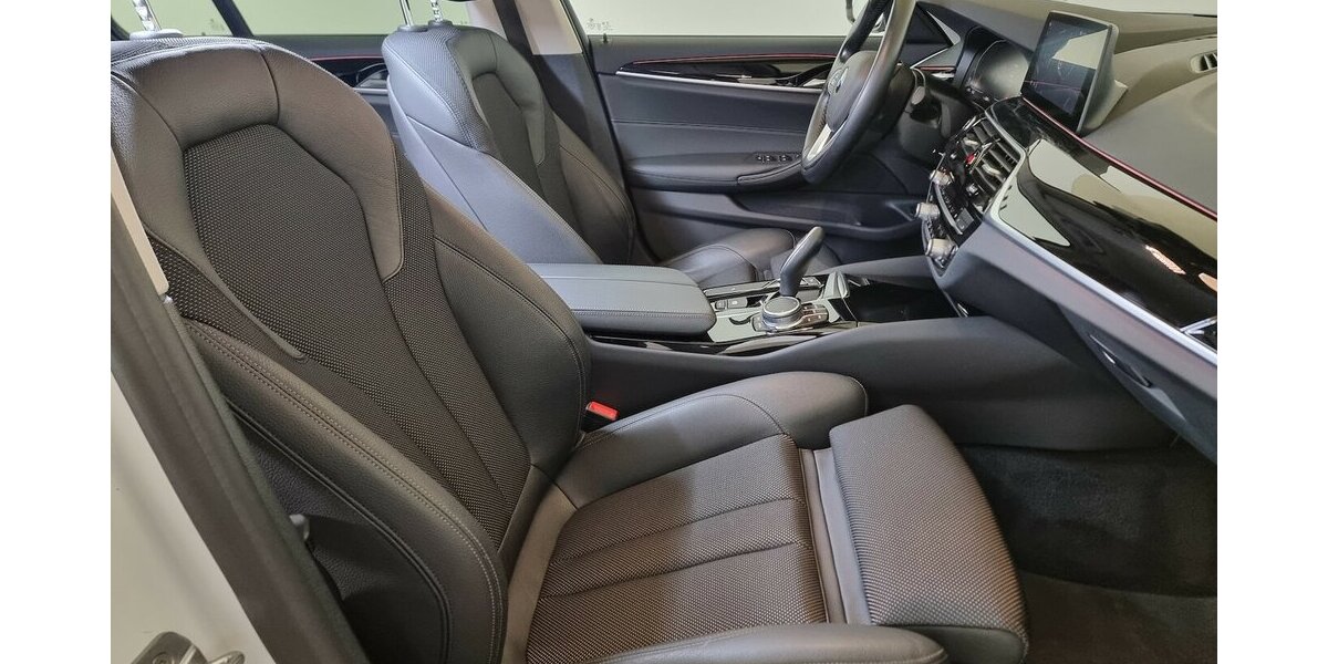 BMW 520d SportLine LED AHK ACC Navi Kamera Hifi 89.900 km 27.450 &euro; Garrel 49681