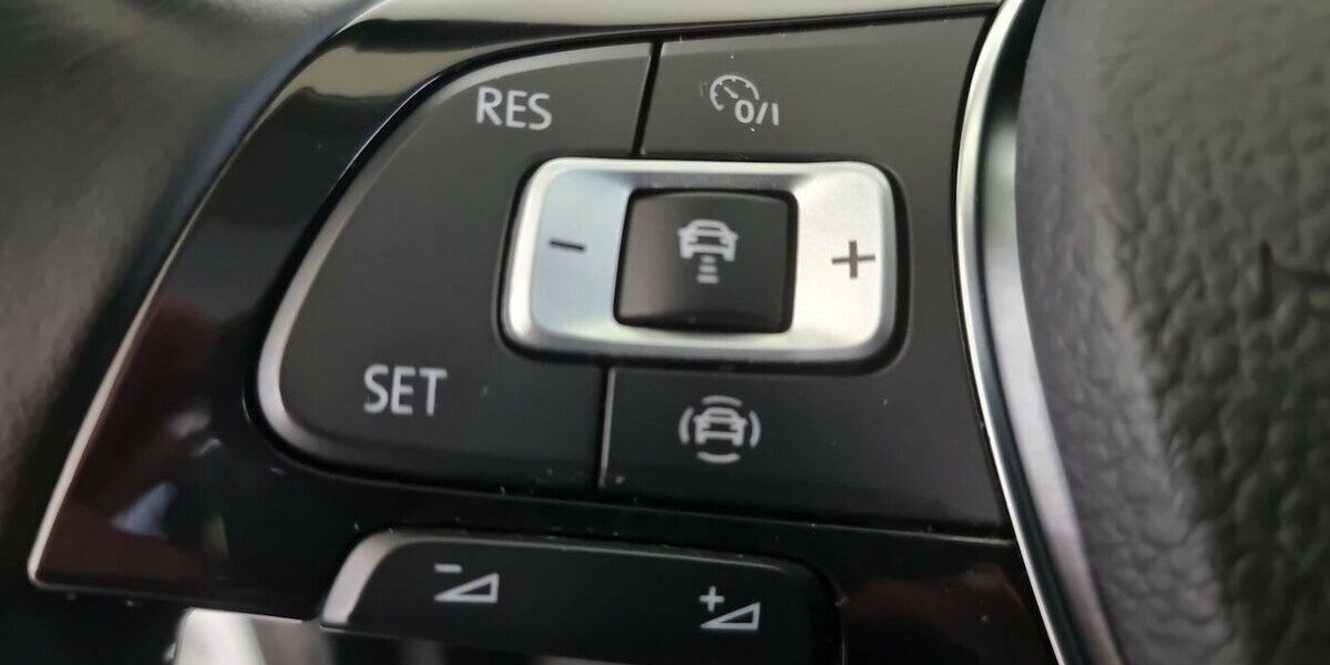 VW Touran Comfortline BMT ACC AHK Kamera 7-Sitzer 89.900 km 24.990 &euro; Garrel 49681