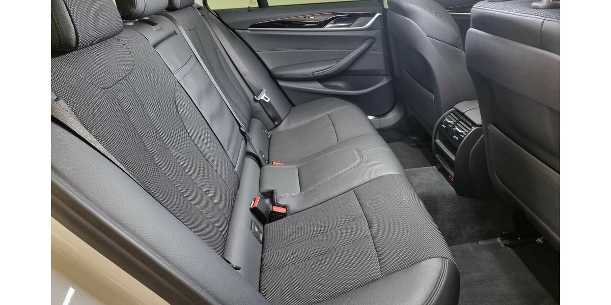 BMW 520d SportLine LED AHK ACC Navi Kamera Hifi 89.900 km 27.450 &euro; Garrel 49681