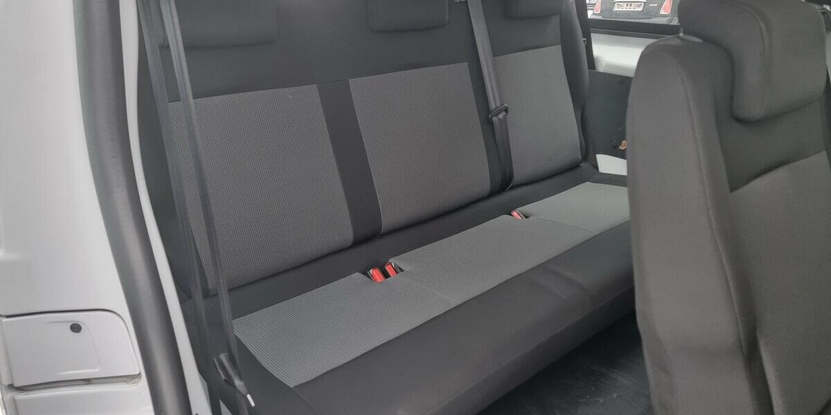 Opel Zafira Life Edition M Vivaro 9-Sitzer Automatik 87.900 km 27.900 &euro; Garrel 49681