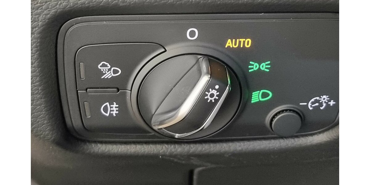 Audi A3 30 TDI LED SHZ Navi Leder Tempomat Digital 88.900 km 18.500 &euro; Garrel 49681