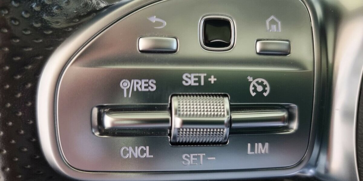 Mercedes-Benz E 350 d AMG-Line LED AHK GSD Navi Spur Kamera 89.500 km 35.900 &euro; Garrel 49681