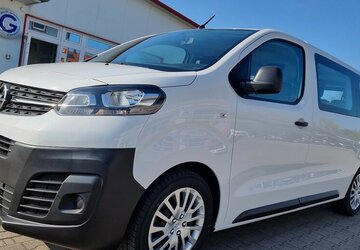 Opel Zafira Life Edition M Vivaro 9-Sitzer Automatik 84.300 km 27.700 &euro; Garrel 49681