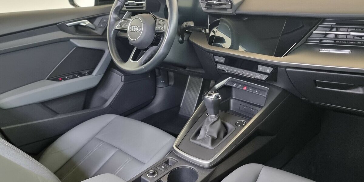 Audi A3 30TFSI limo Navi Leder Digital VIC Kamera LED 66.400 km 21.450 &euro; Garrel 49681