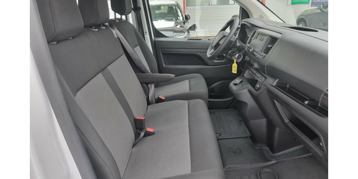 Opel Zafira Life Edition M Vivaro 9-Sitzer Automatik 87.900 km 27.900 &euro; Garrel 49681
