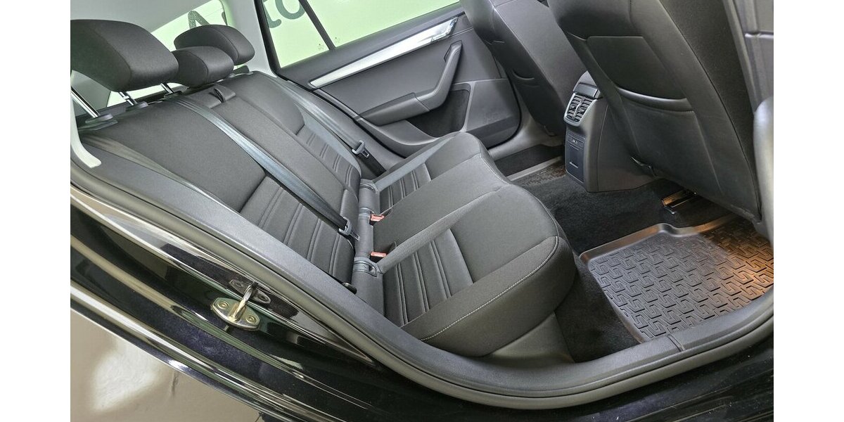 Skoda Octavia Amb. DSG LED ACC AHK Navi Klima Kamera 94.800 km 18.450 &euro; Garrel 49681