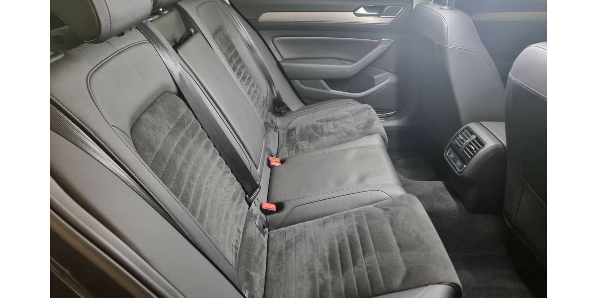 VW Passat Highline 4M LED ACC APP AHK Standheizung 112.600 km 23.850 &euro; Garrel 49681