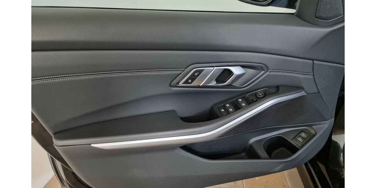 BMW 320d xDrive Sport Line LED AHK Spur Kamera Pano 86.800 km 27.450 &euro; Garrel 49681