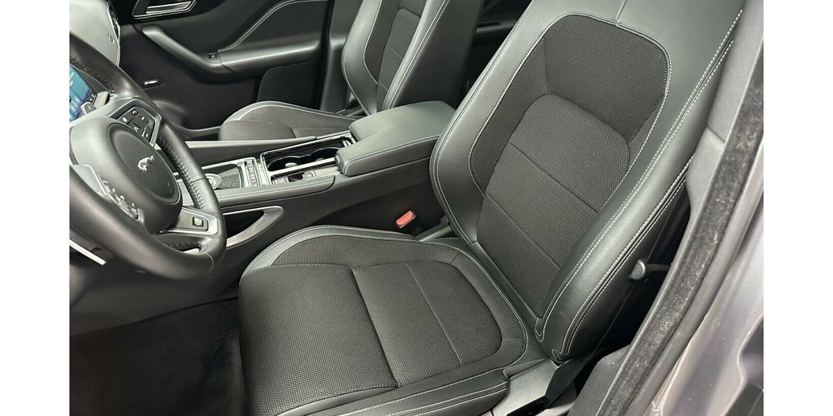 Jaguar F-Pace 3,0 D AWD R-Sport +AHK+Panorama+Navi+Kamera 92.200 km 27.990 &euro; Jaderberg 26349