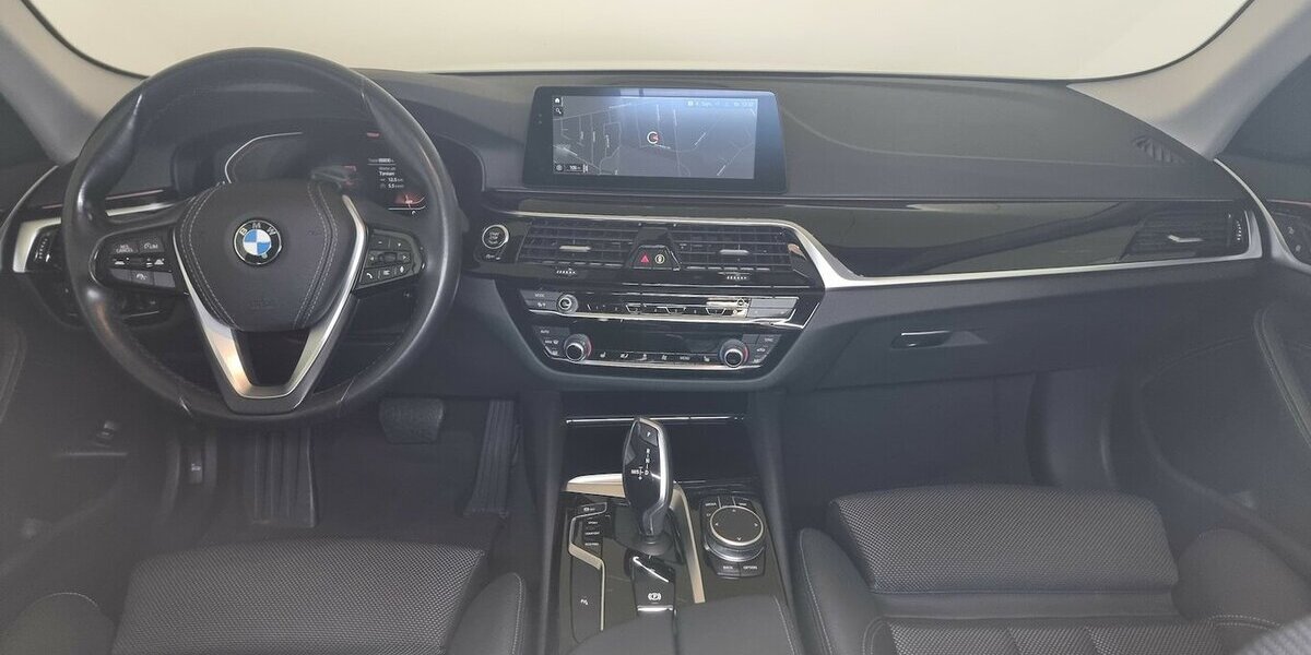 BMW 520d SportLine LED AHK ACC Navi Kamera Hifi 89.900 km 27.450 &euro; Garrel 49681