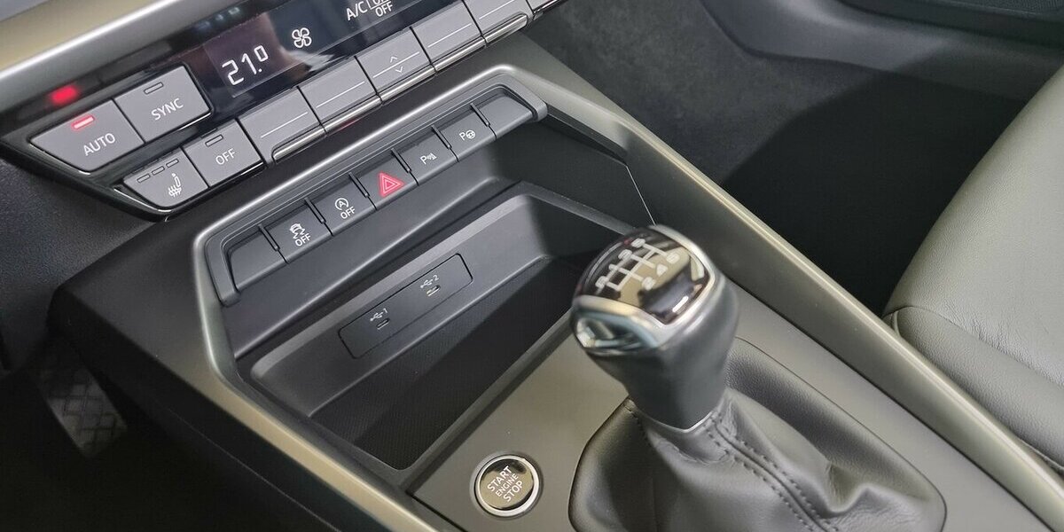 Audi A3 30TFSI limo Navi Leder Digital VIC Kamera LED 66.400 km 21.450 &euro; Garrel 49681