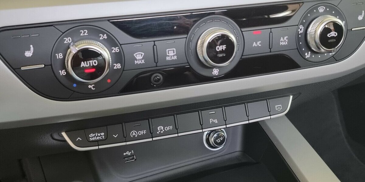 Audi A5 35 TFSI DSG LED SHZ Navi Leder Tempomat 77.900 km 25.950 &euro; Garrel 49681