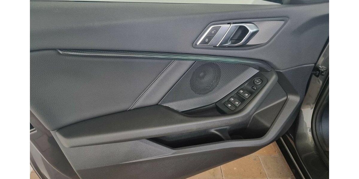 BMW 118d Sport Line LED AHK LiveCockpit Shadow-Line 47.800 km 23.500 &euro; Garrel 49681