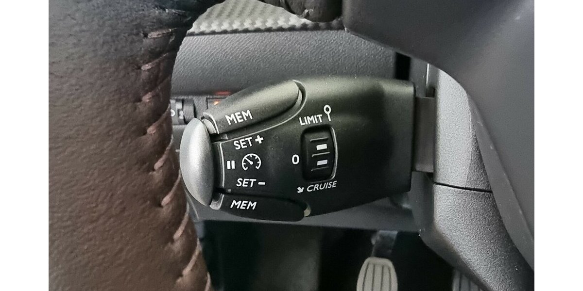 Peugeot 208 Active Pack LED Kamera APP Tempomat SHZ 16.750 km 13.990 &euro; Garrel 49681