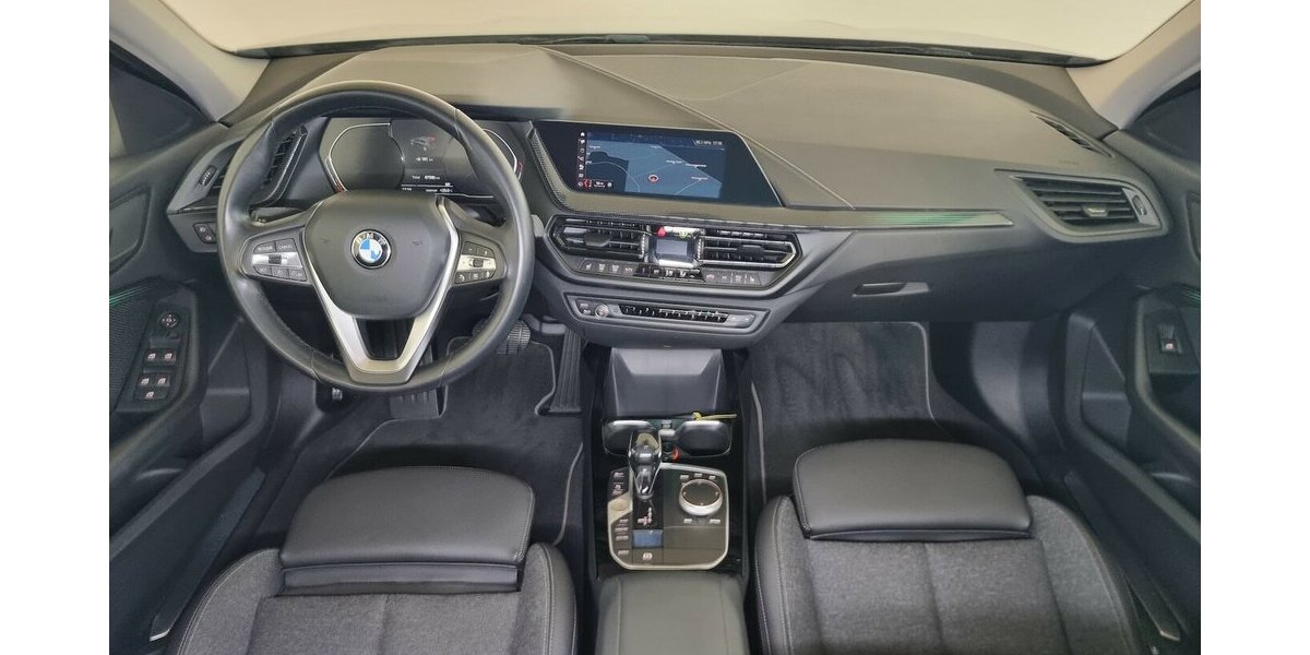 BMW 118d Sport Line LED AHK LiveCockpit Shadow-Line 47.800 km 23.500 &euro; Garrel 49681