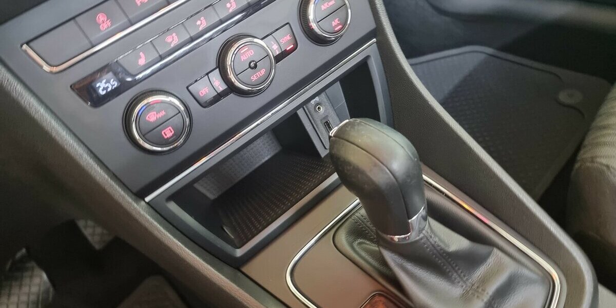 Seat Leon ST Style LED Navi DSG PDC 2.Hand 158.500 km 11.450 &euro; Garrel 49681