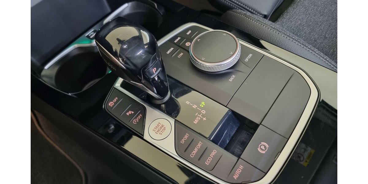 BMW 118d Sport Line LED AHK LiveCockpit Shadow-Line 47.800 km 23.500 &euro; Garrel 49681