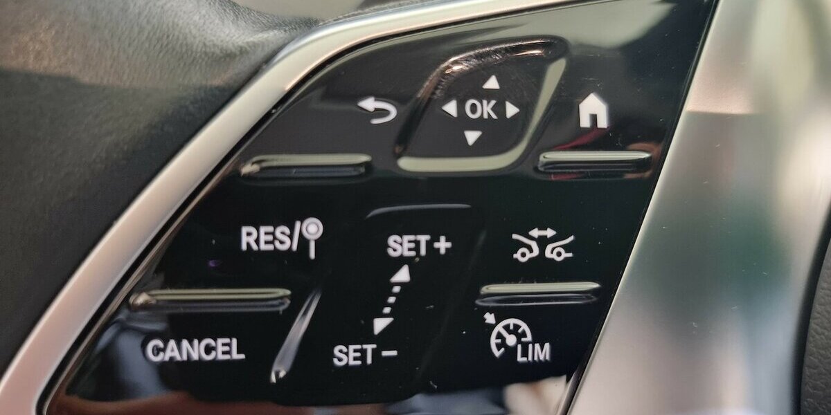 Mercedes-Benz C 300 T e Avantgarde LED ACC AHK Navi Kamera 73.700 km 35.500 &euro; Garrel 49681