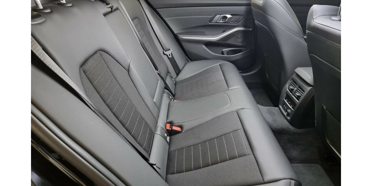 BMW 320d xDrive Sport Line LED AHK Spur Kamera Pano 86.800 km 27.450 &euro; Garrel 49681