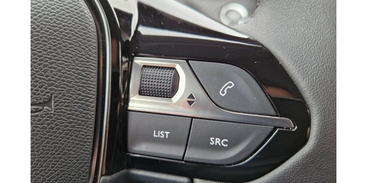 Peugeot 208 Allure Pack LED APP ACC SHZ i-Cockpit Kamera 21.500 km 15.850 &euro; Garrel 49681