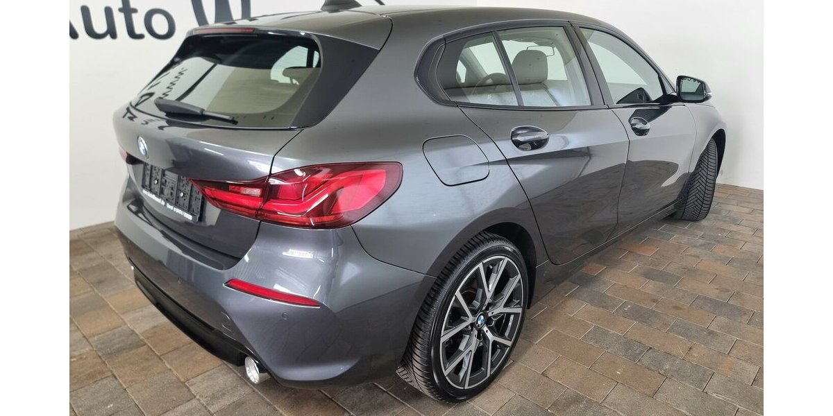 BMW 118d Sport Line LED AHK LiveCockpit Shadow-Line 47.800 km 23.500 &euro; Garrel 49681