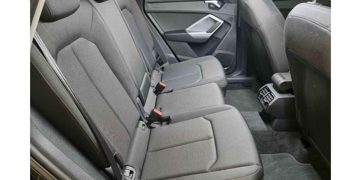 Audi Q3 35 TFSI LED ACC AHK SHZ DAB Navi Klima Spur 64.500 km 25.990 &euro; Garrel 49681