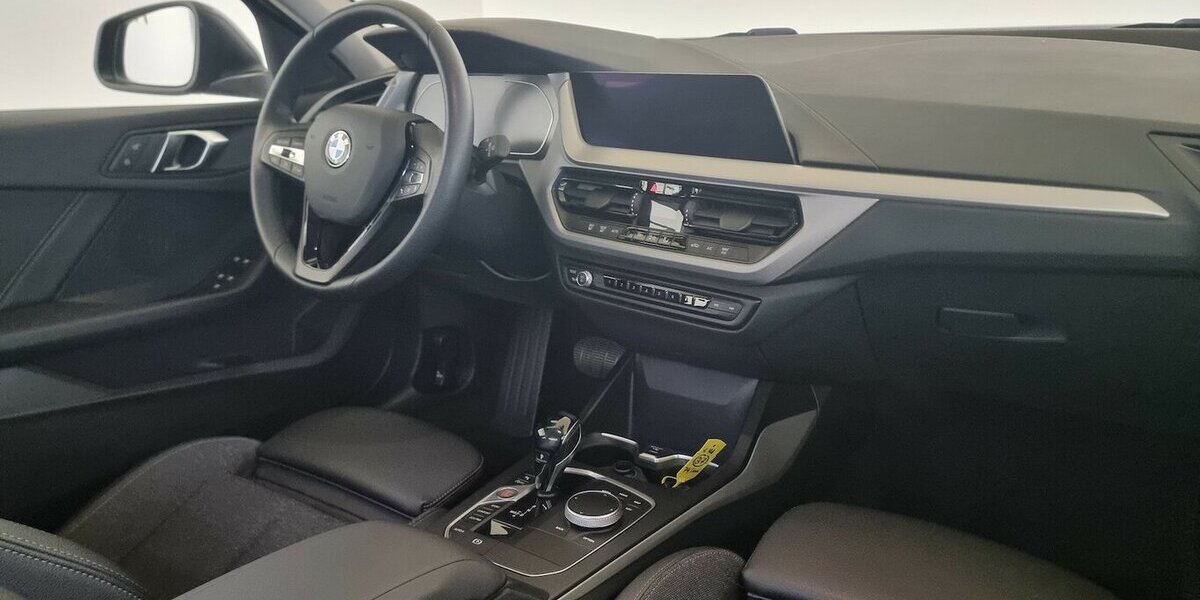 BMW 116d Advantage LED Teilleder DAB Live Cockpit 74.400 km 19.990 &euro; Garrel 49681