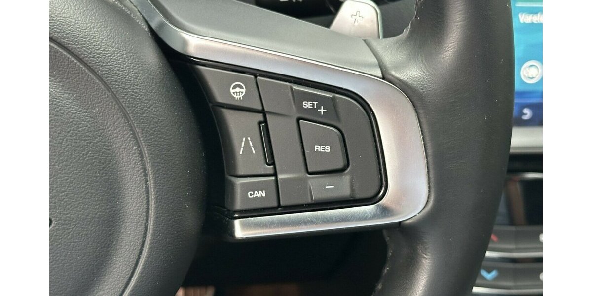 Jaguar F-Pace 3,0 D AWD R-Sport +AHK+Panorama+Navi+Kamera 92.200 km 27.990 &euro; Jaderberg 26349