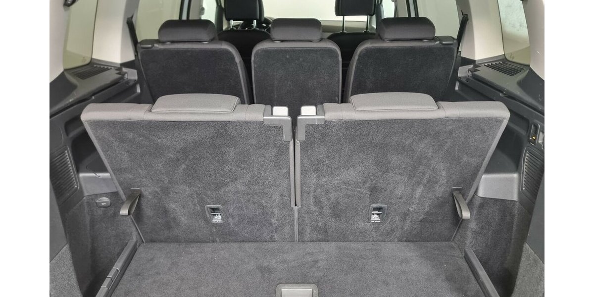 VW Touran Comfortline BMT ACC AHK Kamera 7-Sitzer 89.900 km 24.990 &euro; Garrel 49681