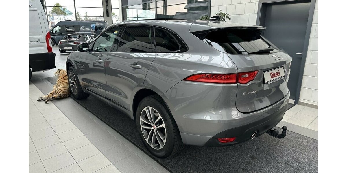 Jaguar F-Pace 3,0 D AWD R-Sport +AHK+Panorama+Navi+Kamera 92.200 km 27.990 &euro; Jaderberg 26349