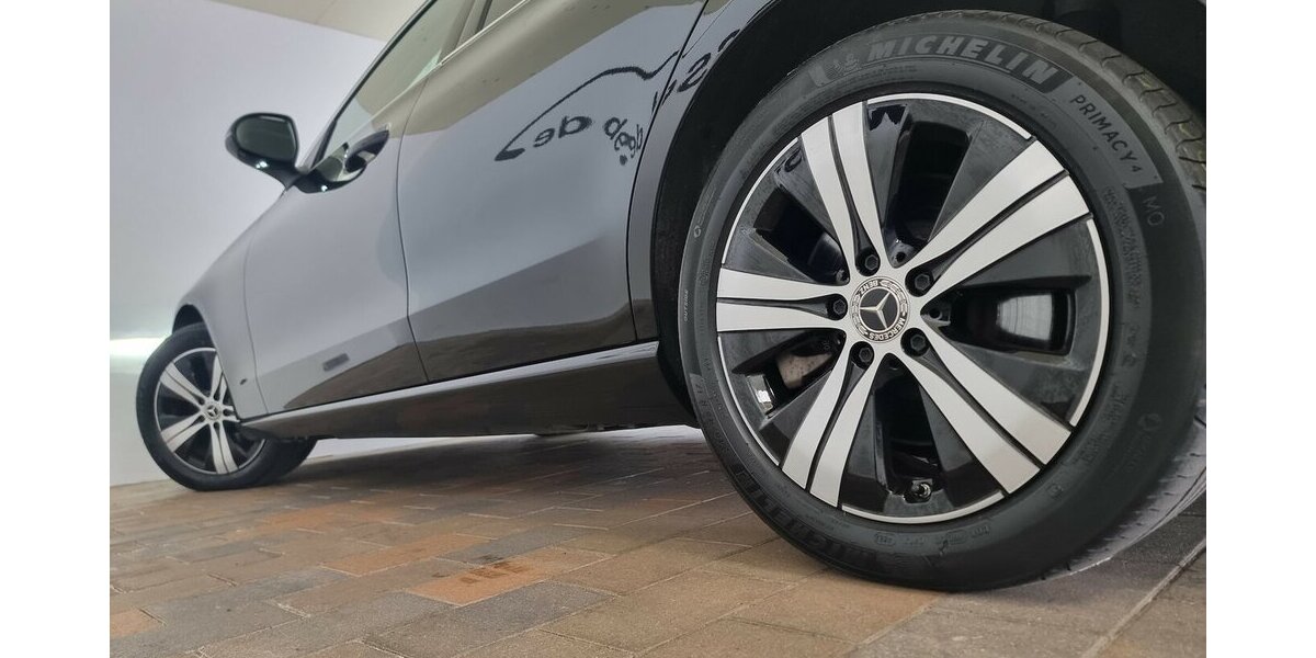 Mercedes-Benz C 300 T e Avantgarde LED ACC AHK Navi Kamera 73.700 km 35.500 &euro; Garrel 49681