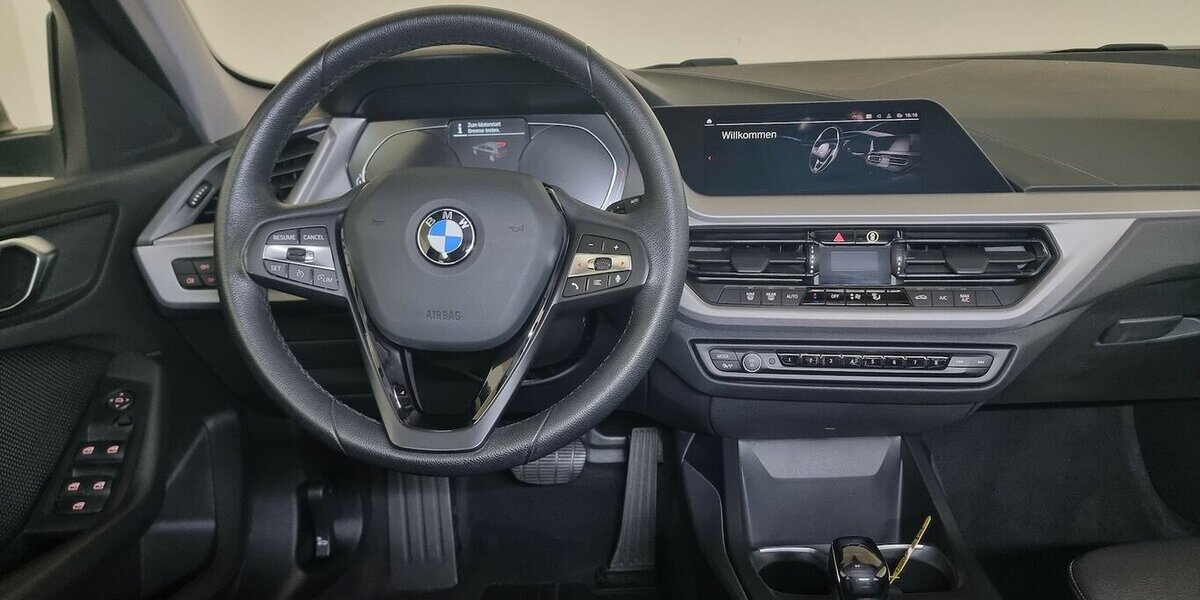 BMW 116d Advantage LED Teilleder DAB Live Cockpit 74.400 km 19.990 &euro; Garrel 49681