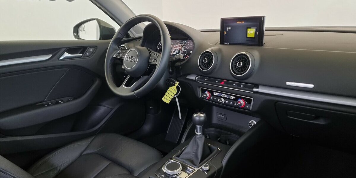 Audi A3 30 TDI LED SHZ Navi Leder Tempomat Digital 88.900 km 18.500 &euro; Garrel 49681