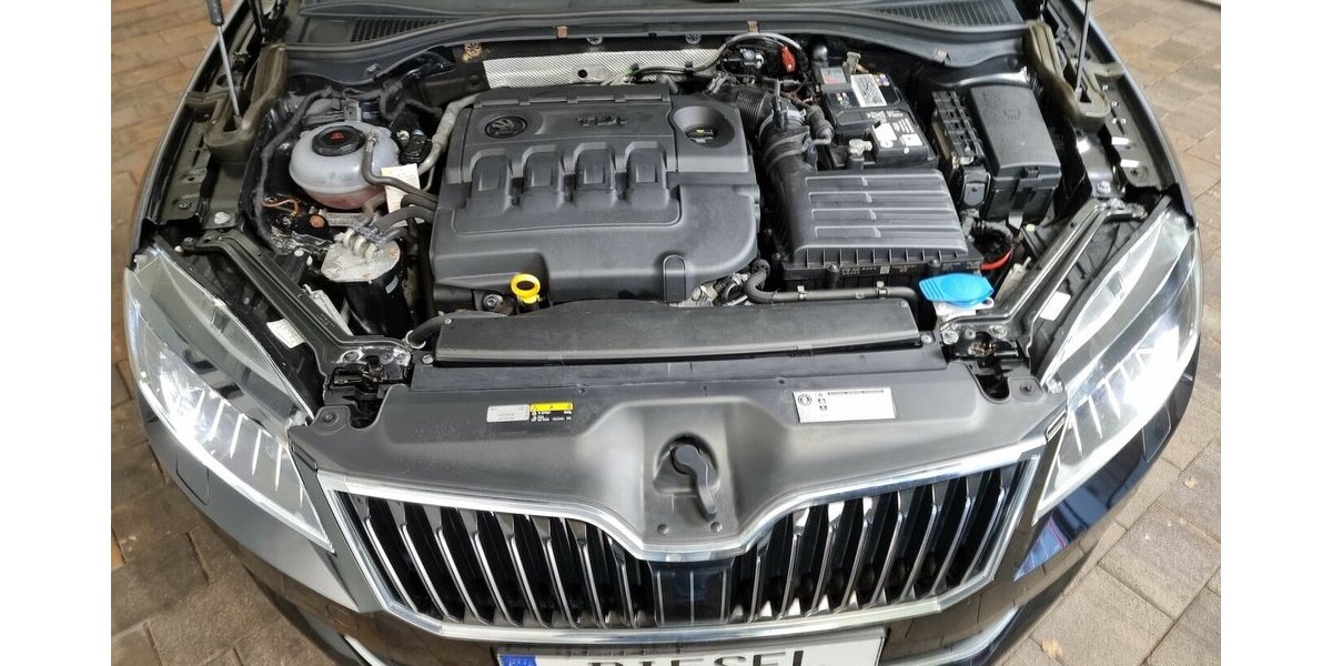 Skoda Superb Style Bi-Xenon AHK ACC SHZ Navi Tempomat 123.550 km 18.850 &euro; Garrel 49681