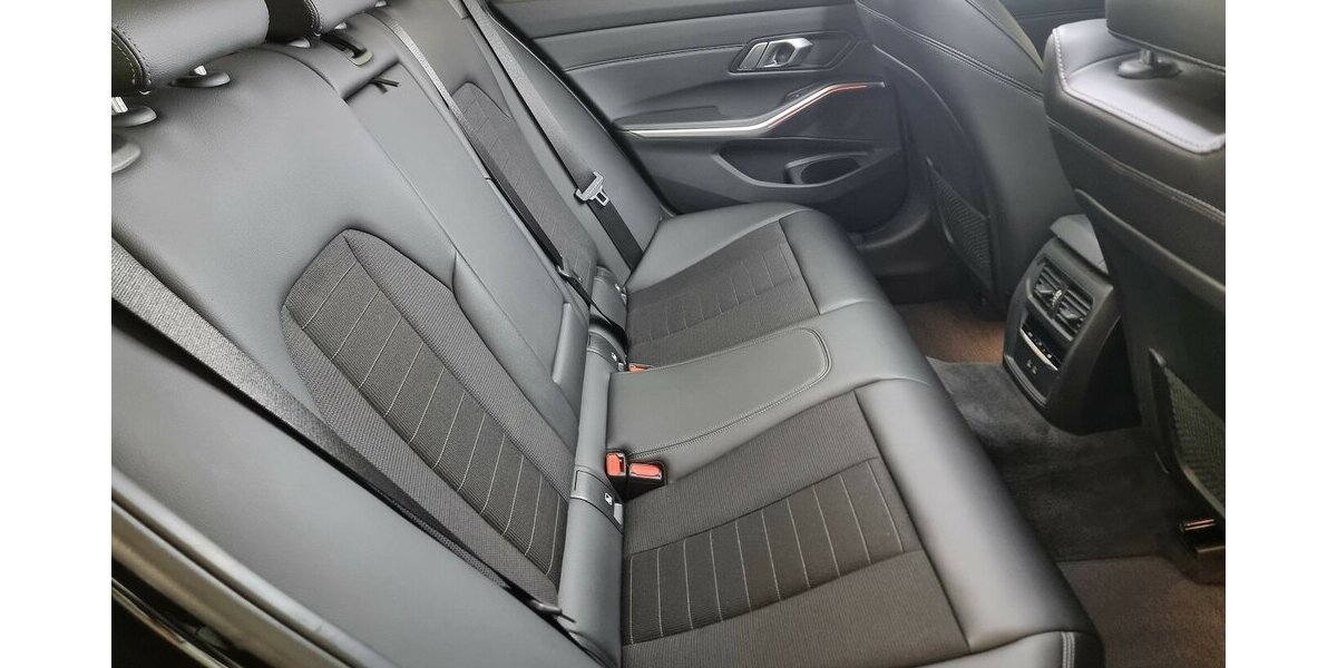 BMW 320d Sport Line LED ACC AHK Navi Hifi T-Leder 94.800 km 26.450 &euro; Garrel 49681