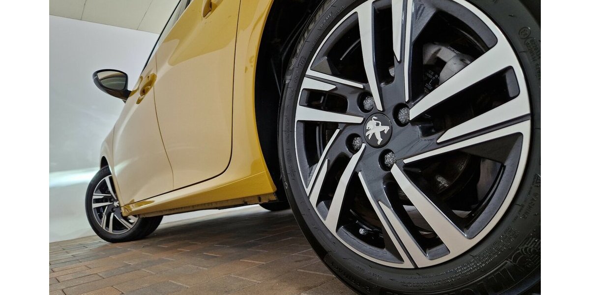 Peugeot 208 Allure Pack LED APP ACC SHZ i-Cockpit Kamera 21.500 km 15.850 &euro; Garrel 49681