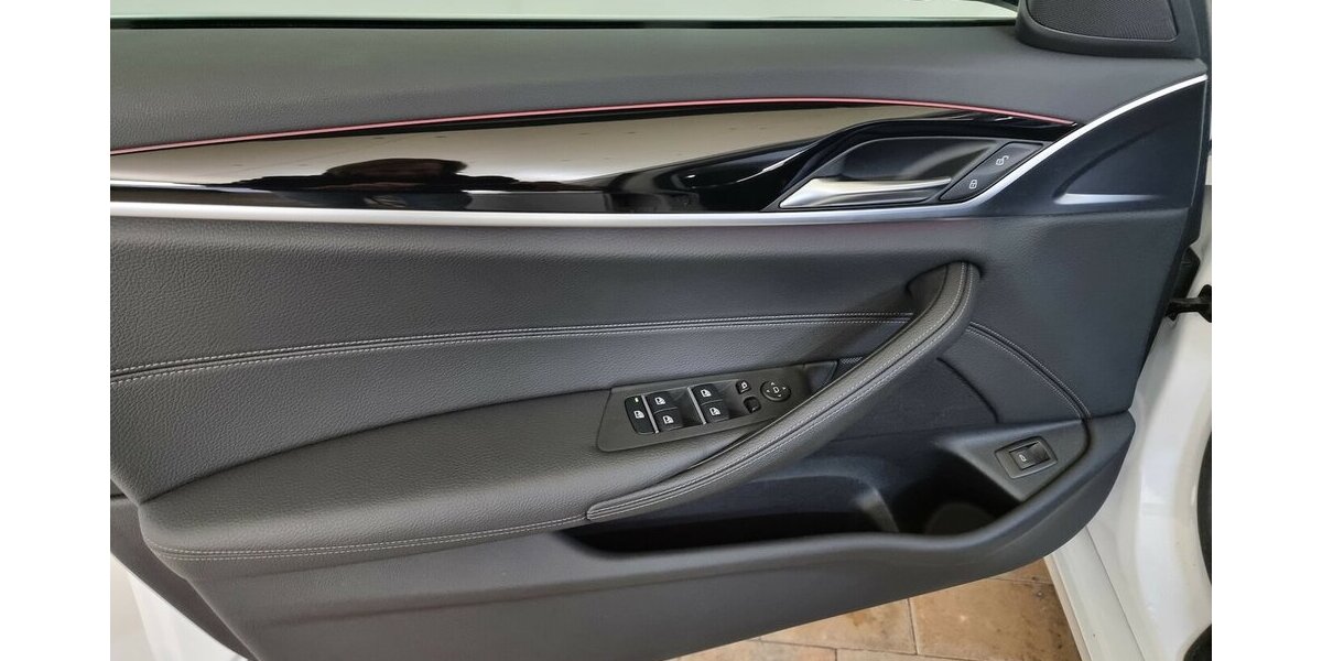 BMW 520d SportLine LED AHK ACC Navi Kamera Hifi 89.900 km 27.450 &euro; Garrel 49681