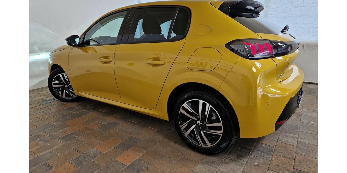 Peugeot 208 Allure Pack LED APP ACC SHZ i-Cockpit Kamera 21.500 km 15.850 &euro; Garrel 49681
